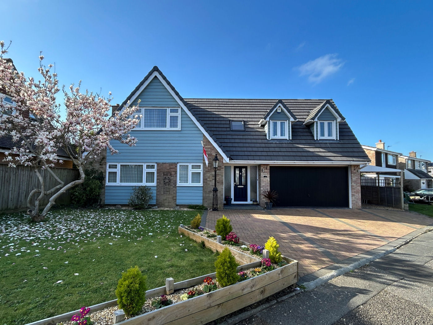 4 Bedroom Detached House : Sopwith Crescent, Merley