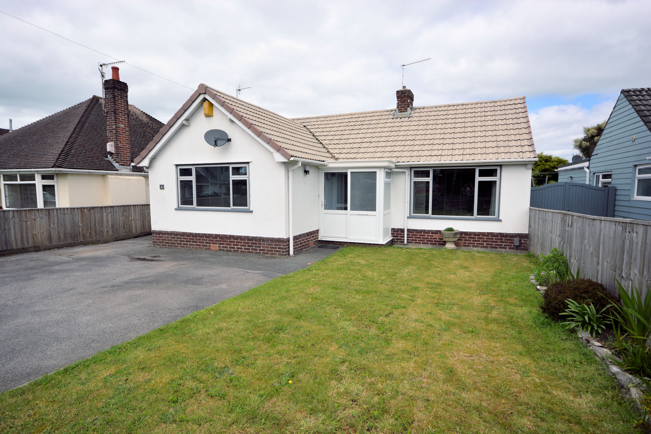 2 Bedroom Detached Bungalow Sopers Lane, Poole