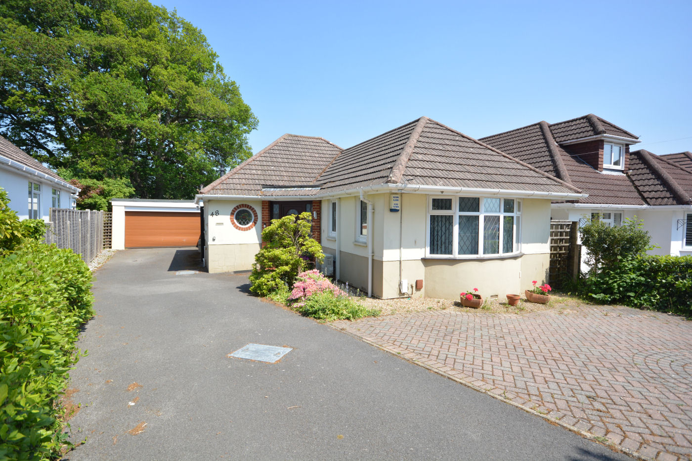 2 Bedroom Detached Bungalow : Lower Blandford Road, Broadstone
