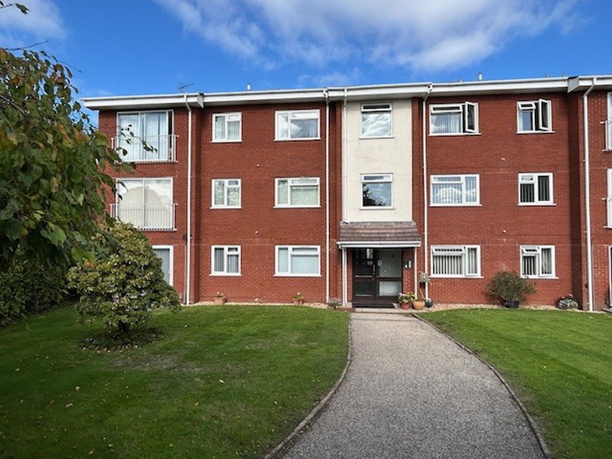 2 Bedroom Apartment : Berwyn Court, Dunyeats Road, Broadstone