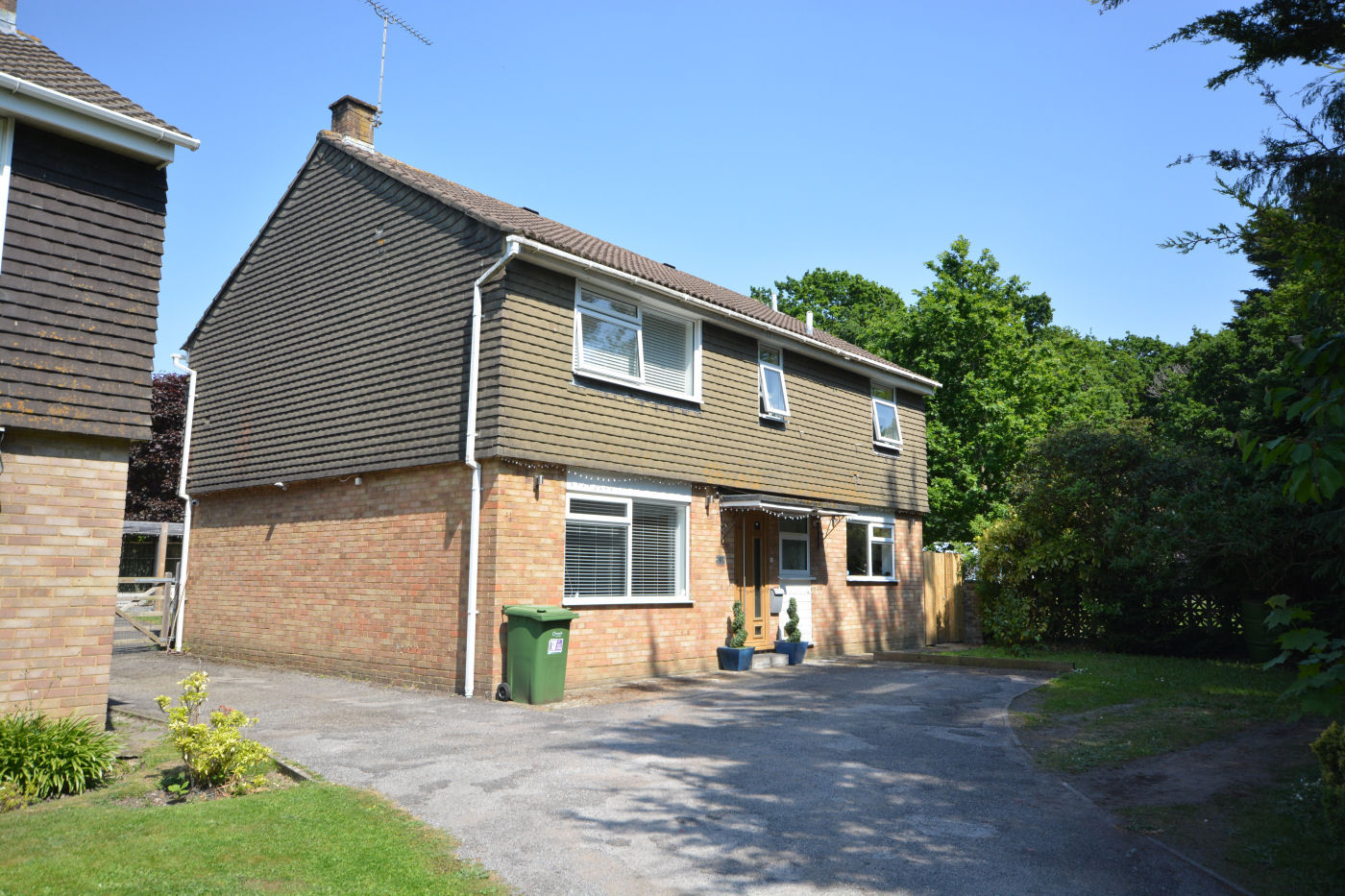 4 Bedroom Detached House : Greenhayes, Broadstone