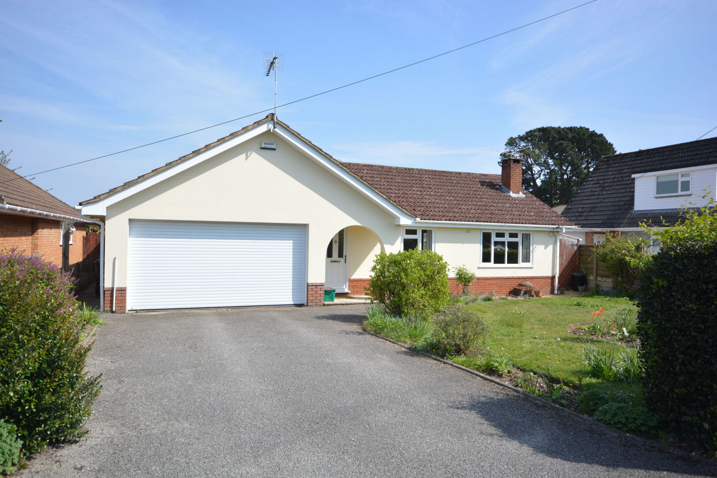 4 Bedroom Detached Bungalow : Ivor Road, Corfe Mullen
