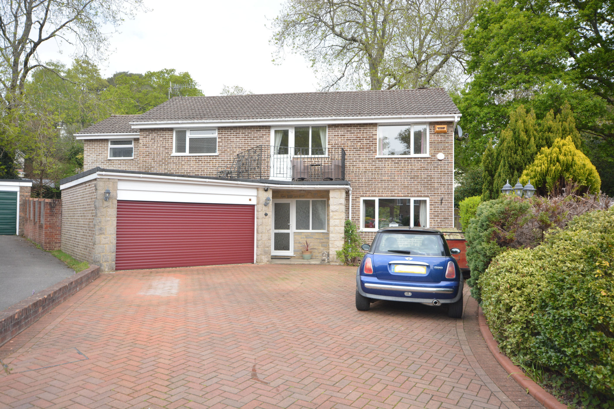 5 Bedroom Detached House : Sharlands Close, Broadstone