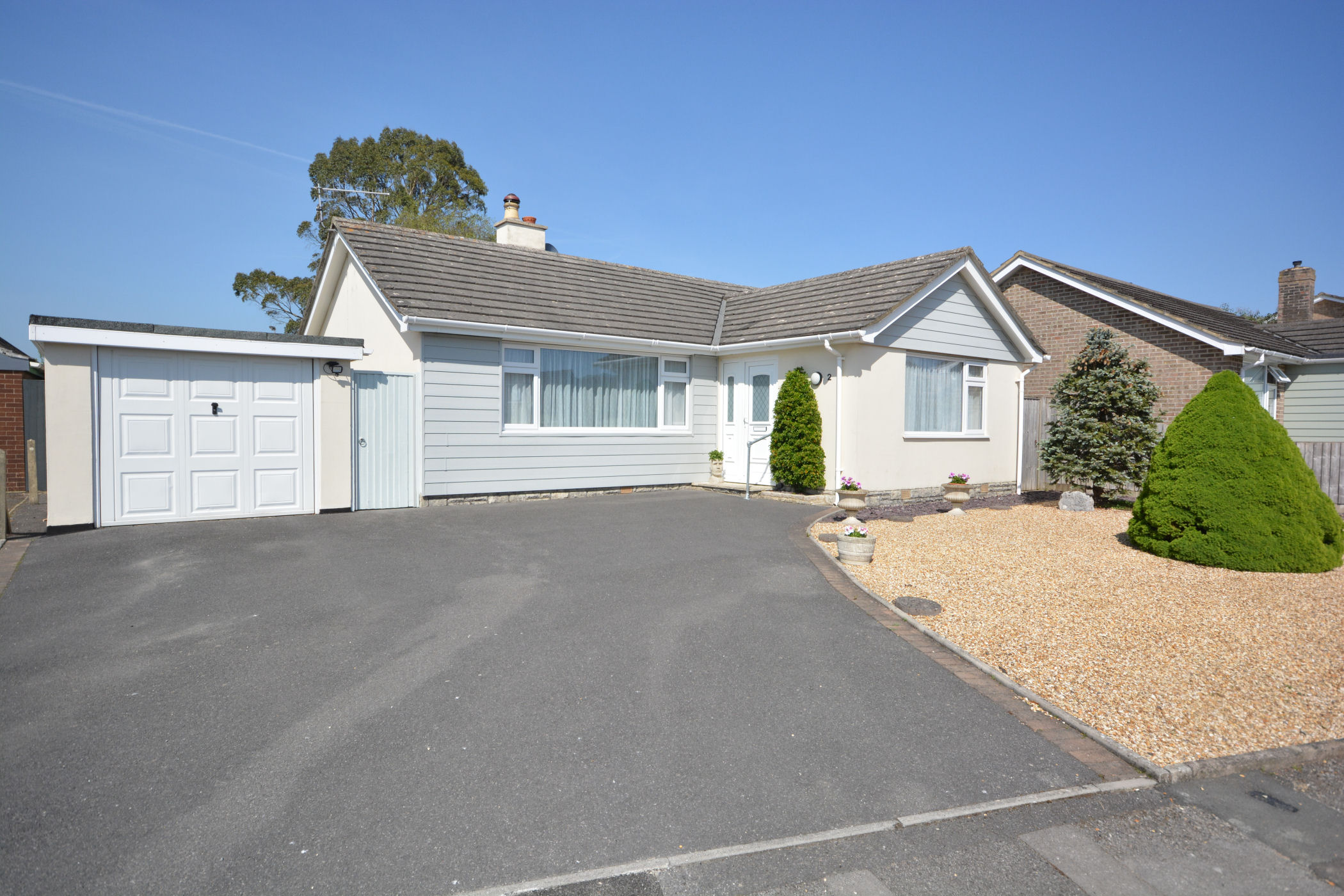 2 Bedroom Detached Bungalow : Violet Farm Close, Corfe Mullen