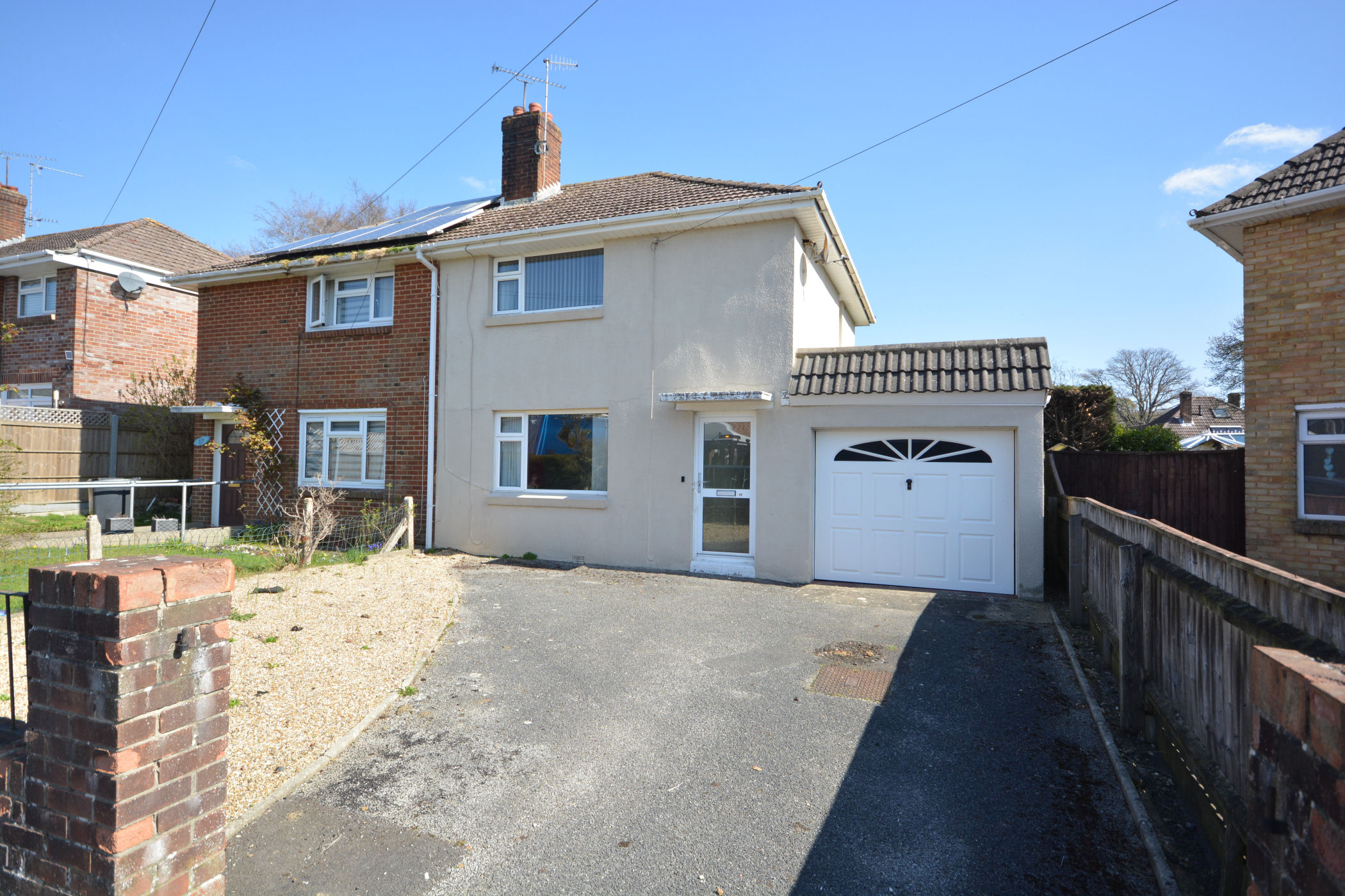 2 Bedroom Semi-Detached House : Methuen Road, Poole