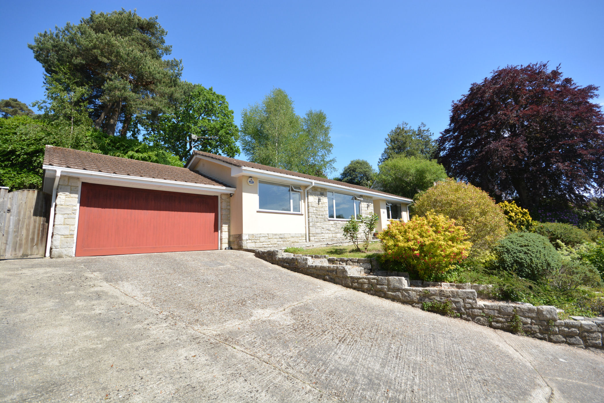 3 Bedroom Detached Bungalow : Cotton Close, Broadstone