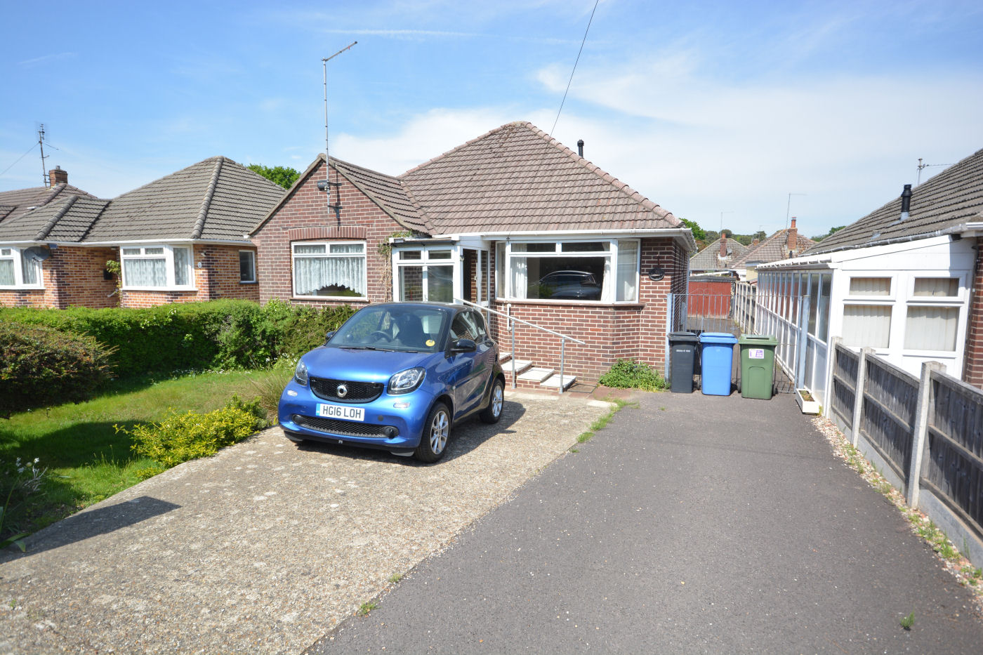 3 Bedroom Detached Bungalow : Sopers Lane, Poole