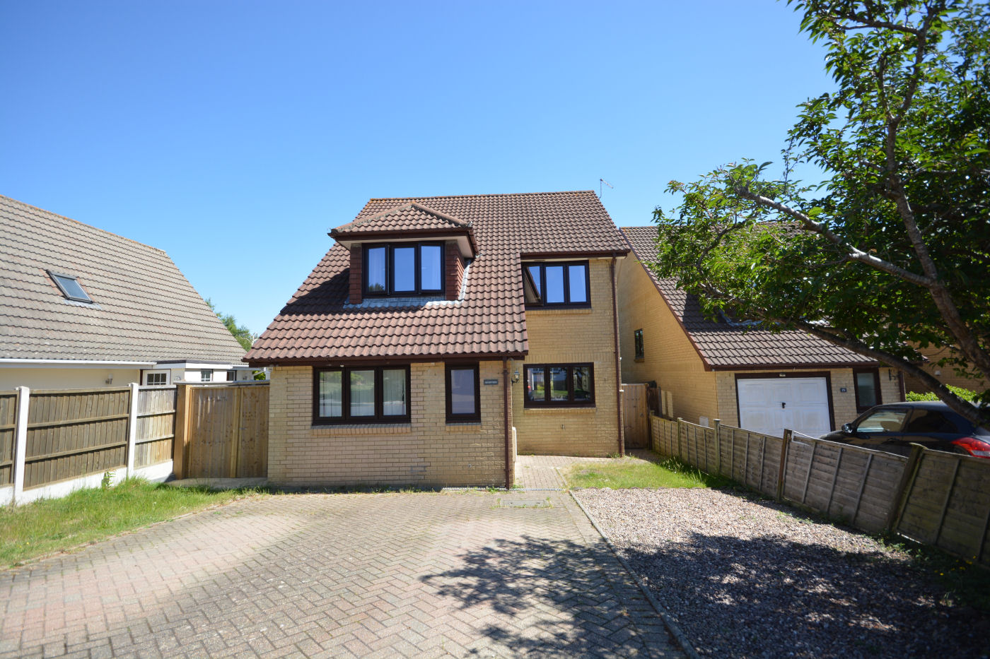 4 Bedroom Detached House : Tadden Walk, Broadstone