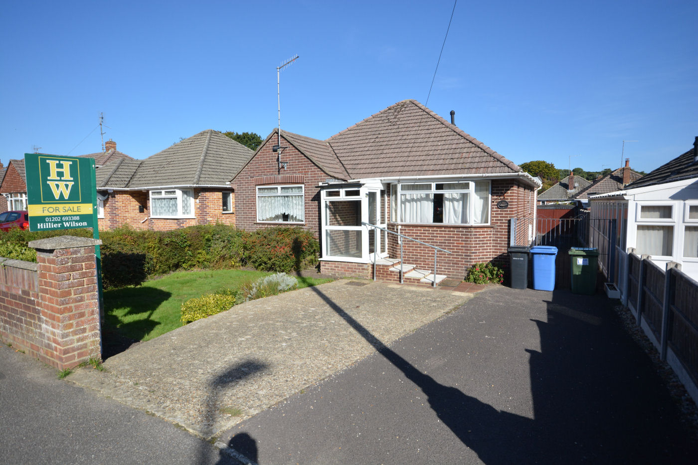 3 Bedroom Detached Bungalow : Sopers Lane, Poole