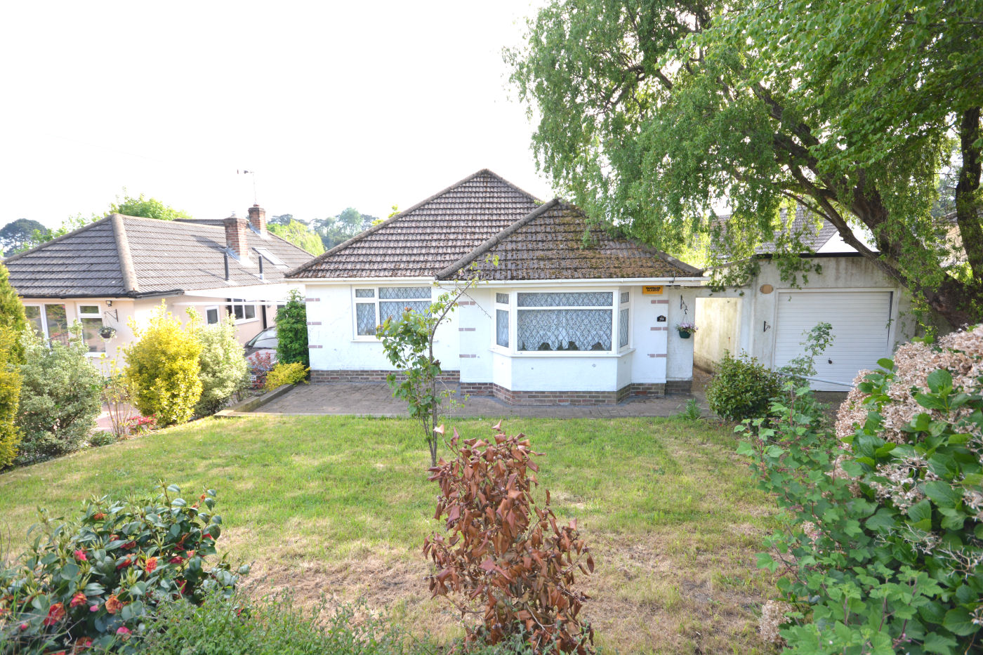 2 Bedroom Detached Bungalow : Lancaster Drive, Broadstone