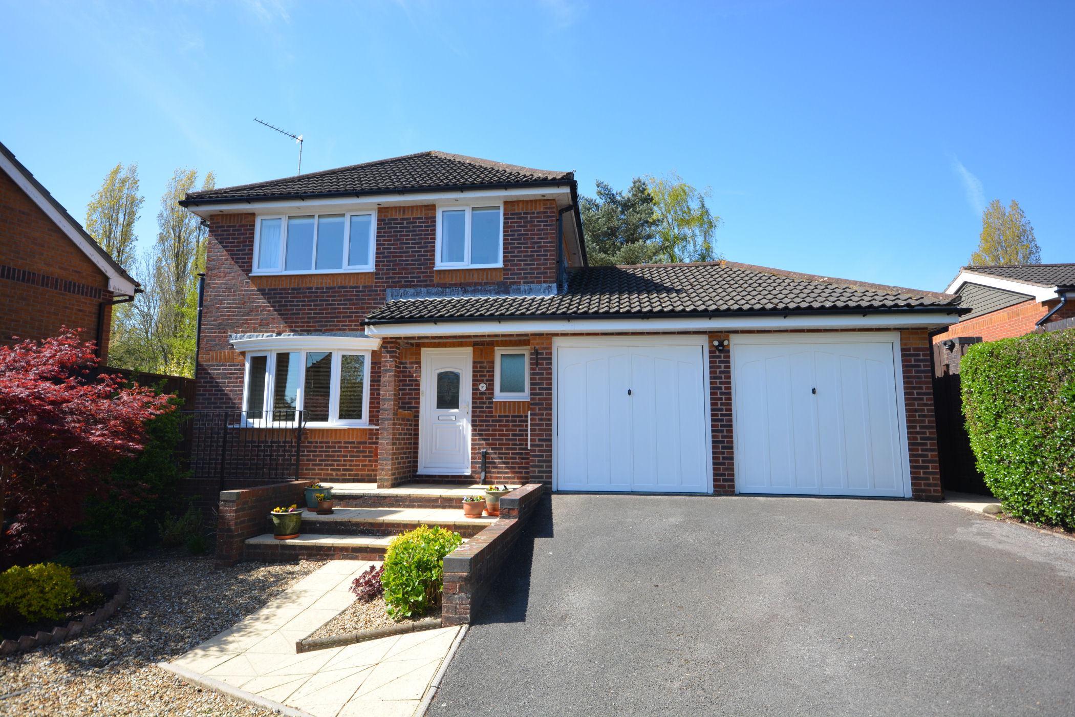 4 Bedroom Detached House : Dogwood Road, Broadstone