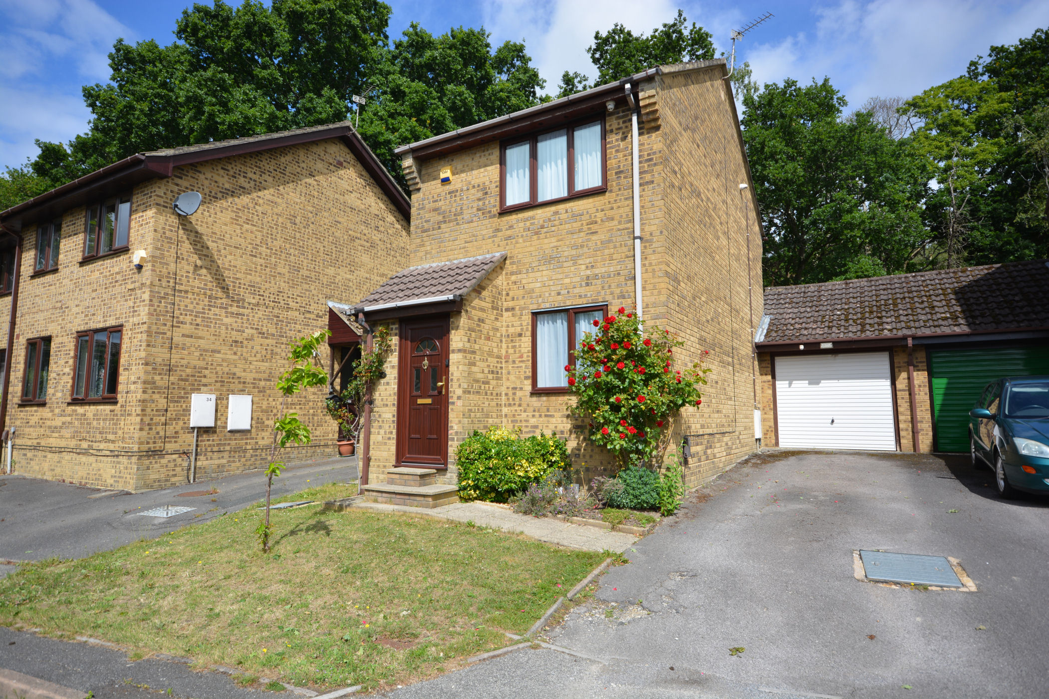 2 Bedroom Detached House : Bullfinch Close, Creekmoor, Poole