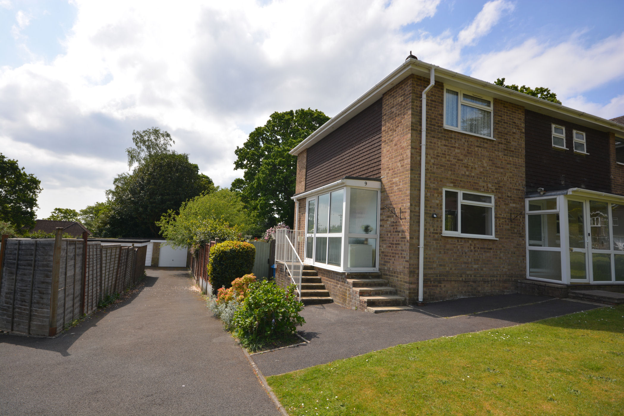 2 Bedroom Flat : Birkdale Court, Broadstone