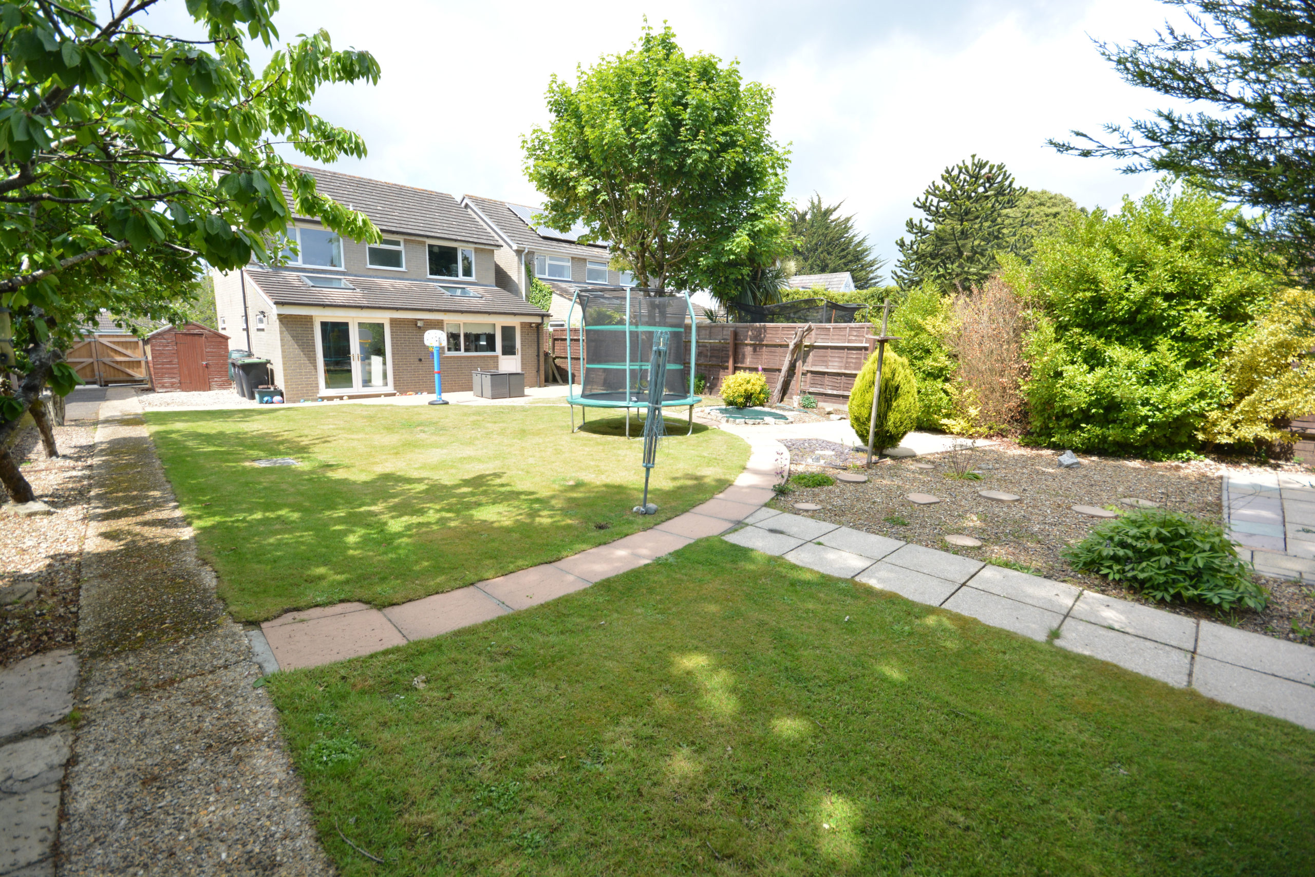 4 Bedroom Detached House : Wareham Road, Corfe Mullen