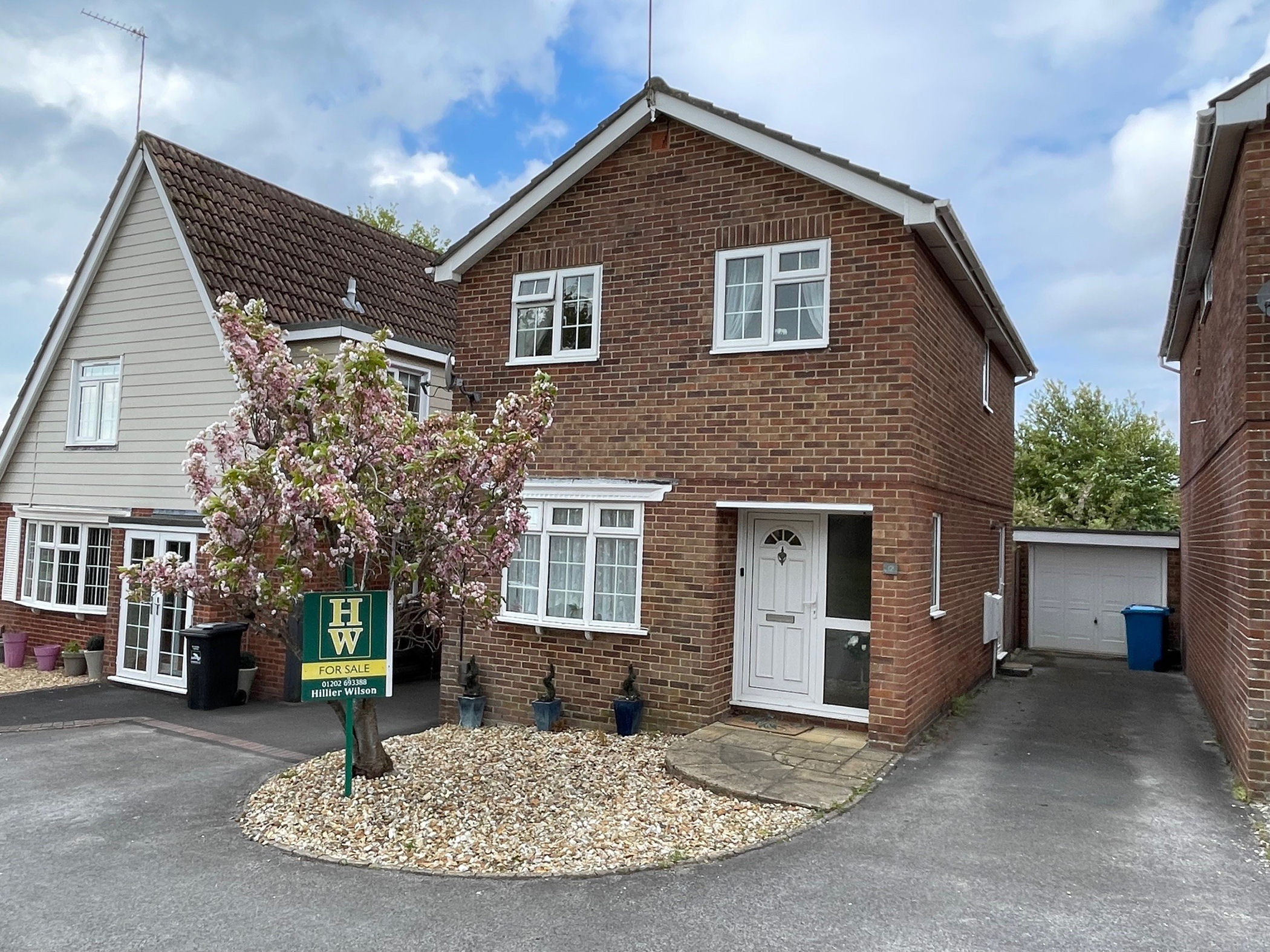 3 Bedroom Detached House : Hawkchurch Gardens, West Canford Heath