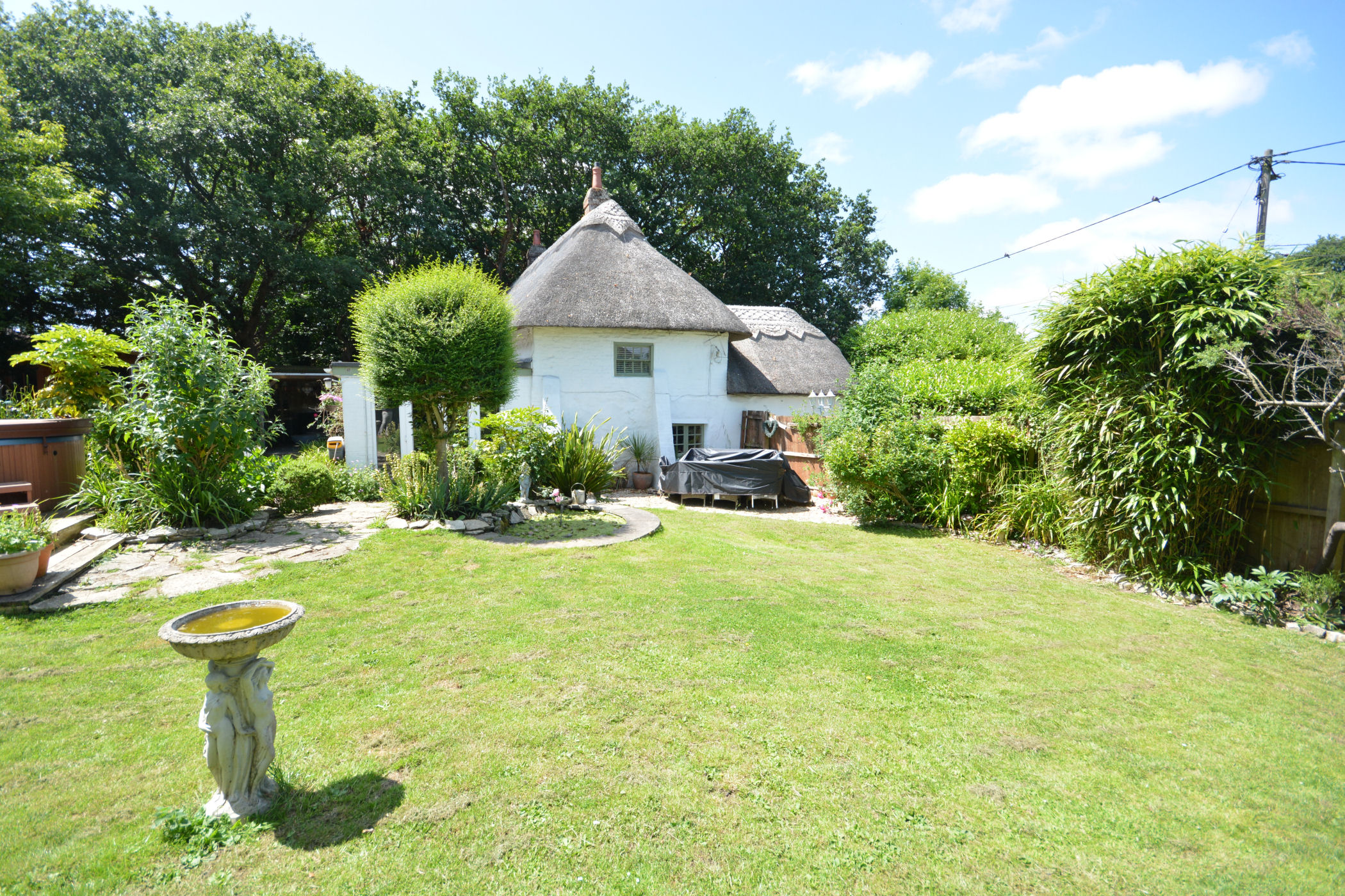 4 Bedroom Detached House : Wimborne Road, Corfe Mullen