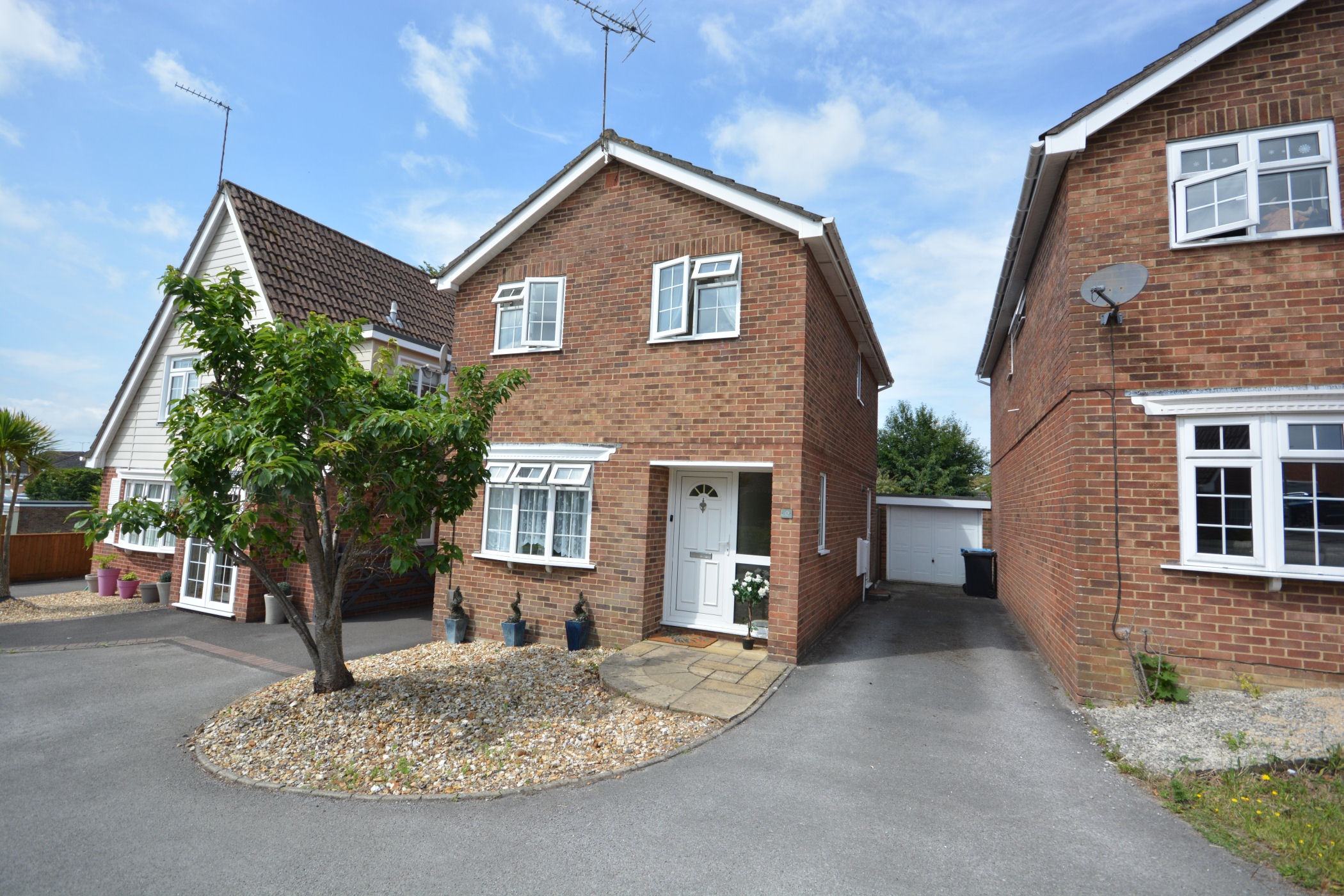 3 Bedroom Detached House : Hawkchurch Gardens, West Canford Heath