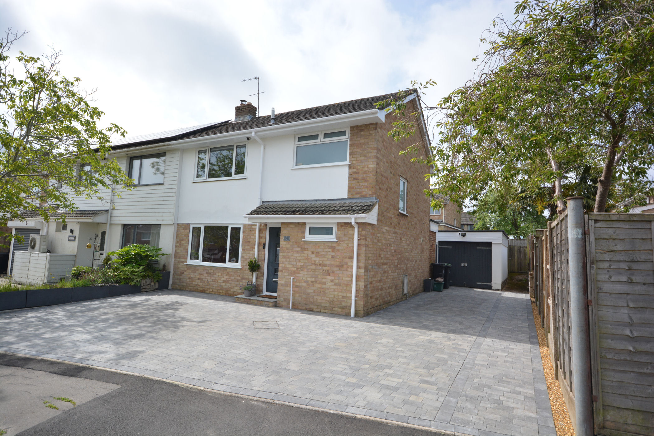 3 Bedroom Semi-Detached House : Phelipps Road, Corfe Mullen, Wimborne