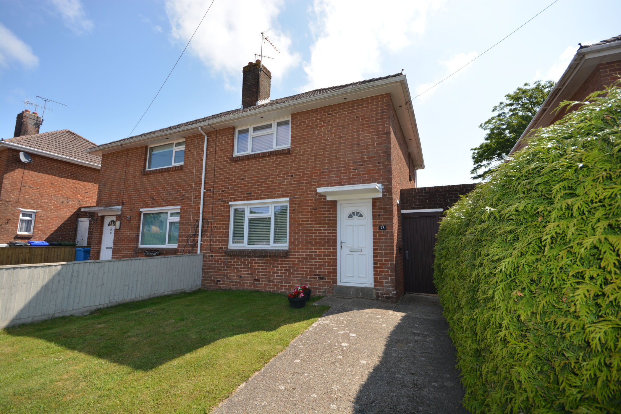 2 Bedroom Semi-Detached House : Kitchener Crescent, Poole