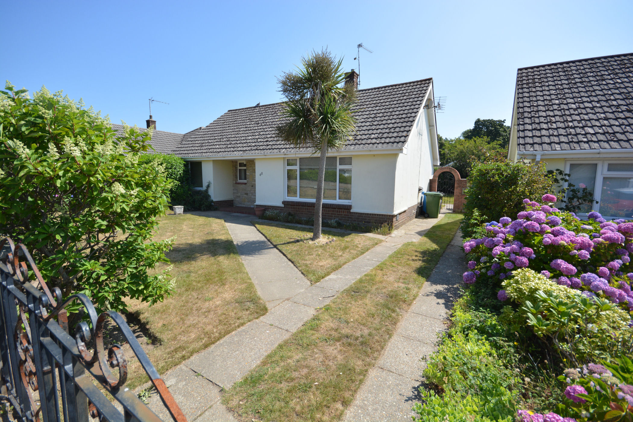 3 Bedroom Detached Bungalow : Fontmell Road, Broadstone