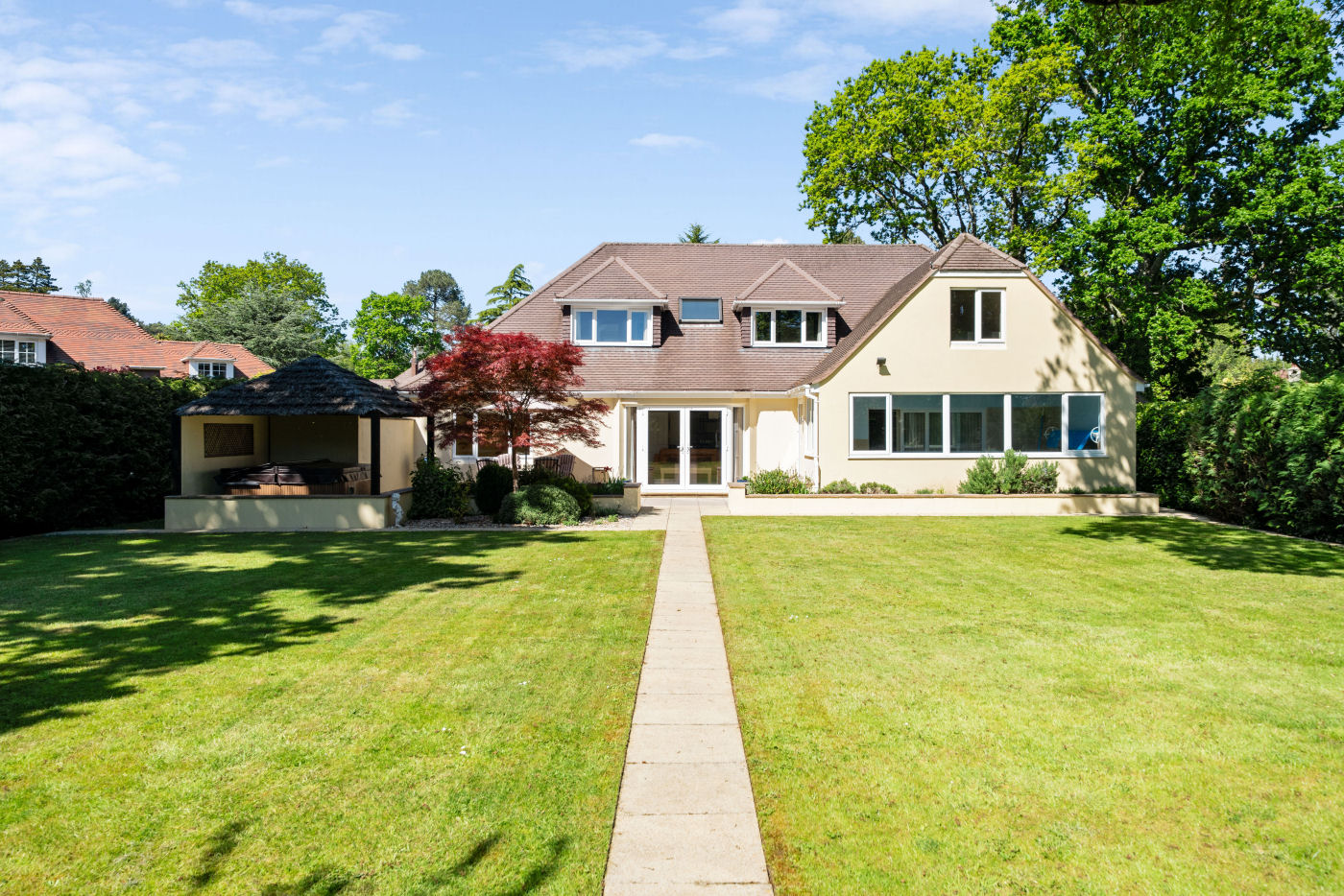 6 Bedroom Detached House : Crescent Walk, West Parley, Ferndown