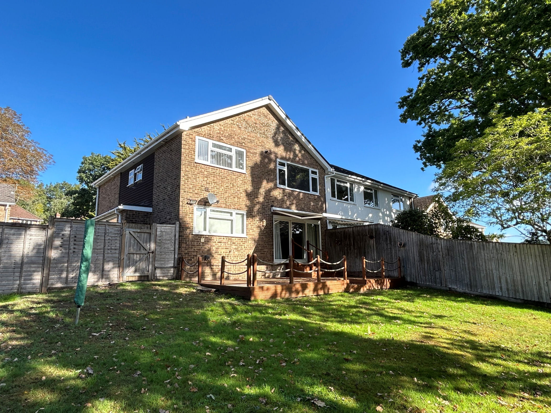 2 Bedroom Apartment : Birkdale Court, Broadstone