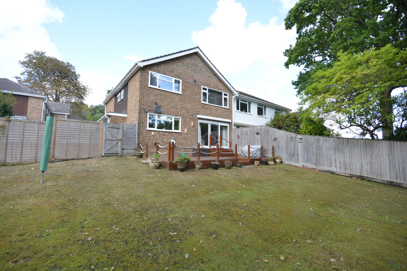 2 Bedroom Apartment : Birkdale Court, Broadstone