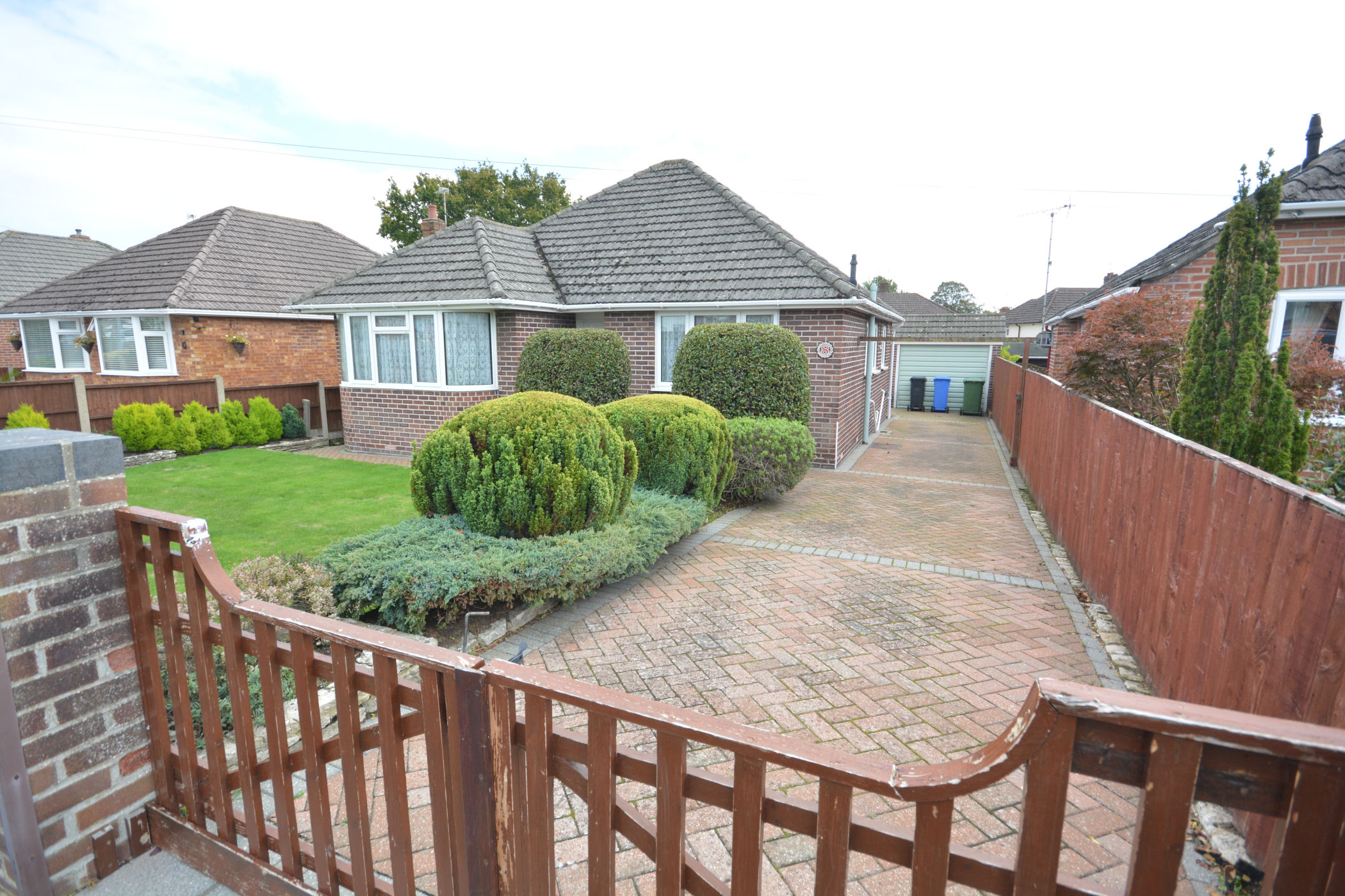 3 Bedroom Detached Bungalow : Coventry Crescent, Poole