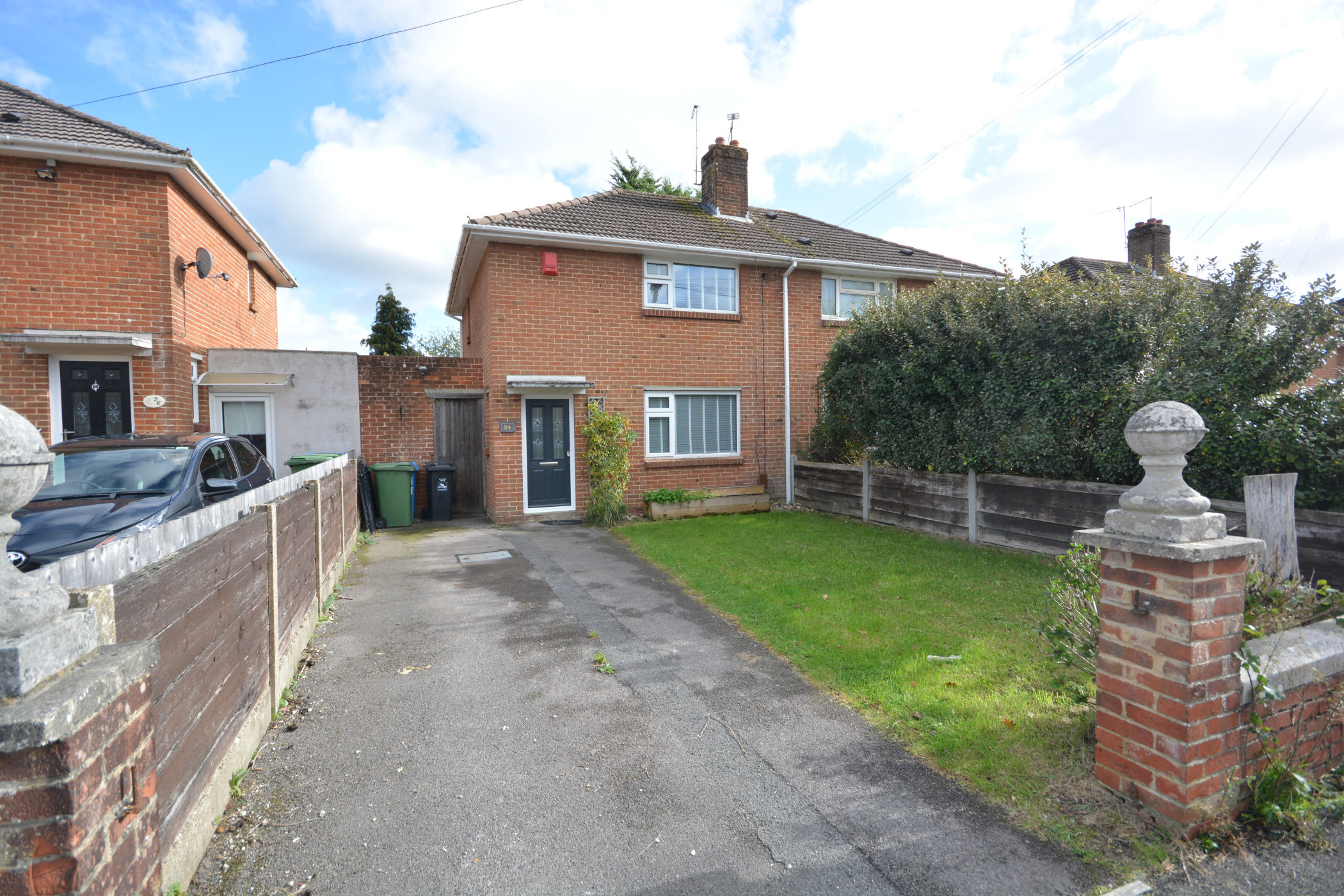 2 Bedroom Semi-Detached House : Gough Crescent, Poole