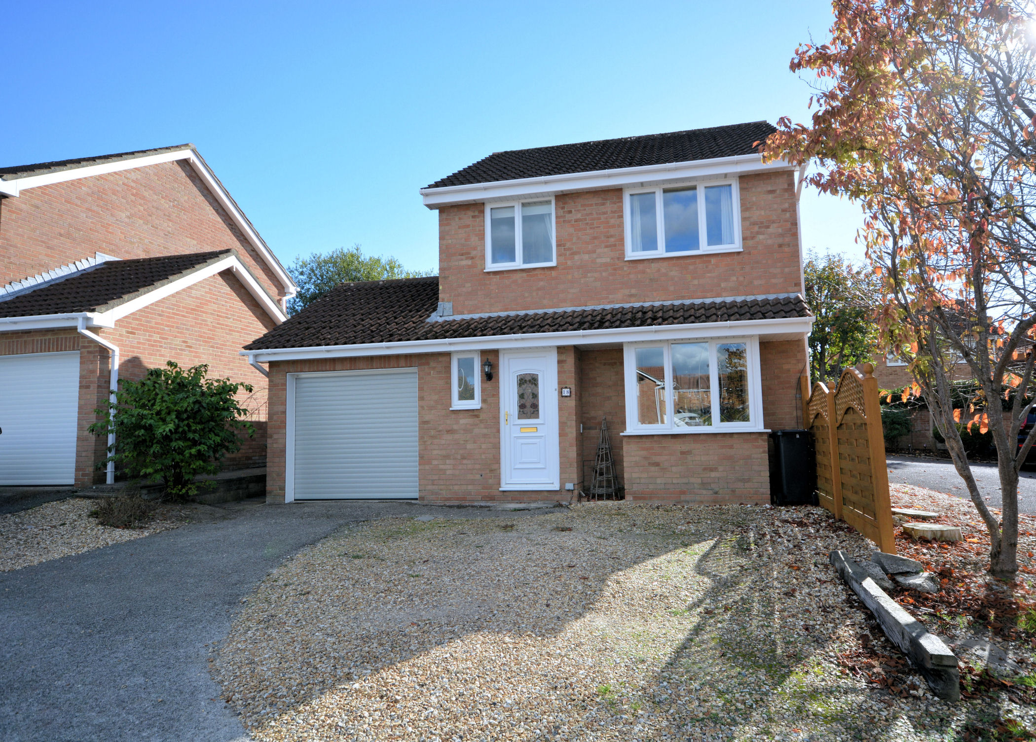 3 Bedroom Detached House : Godmanston Close, Canford Heath