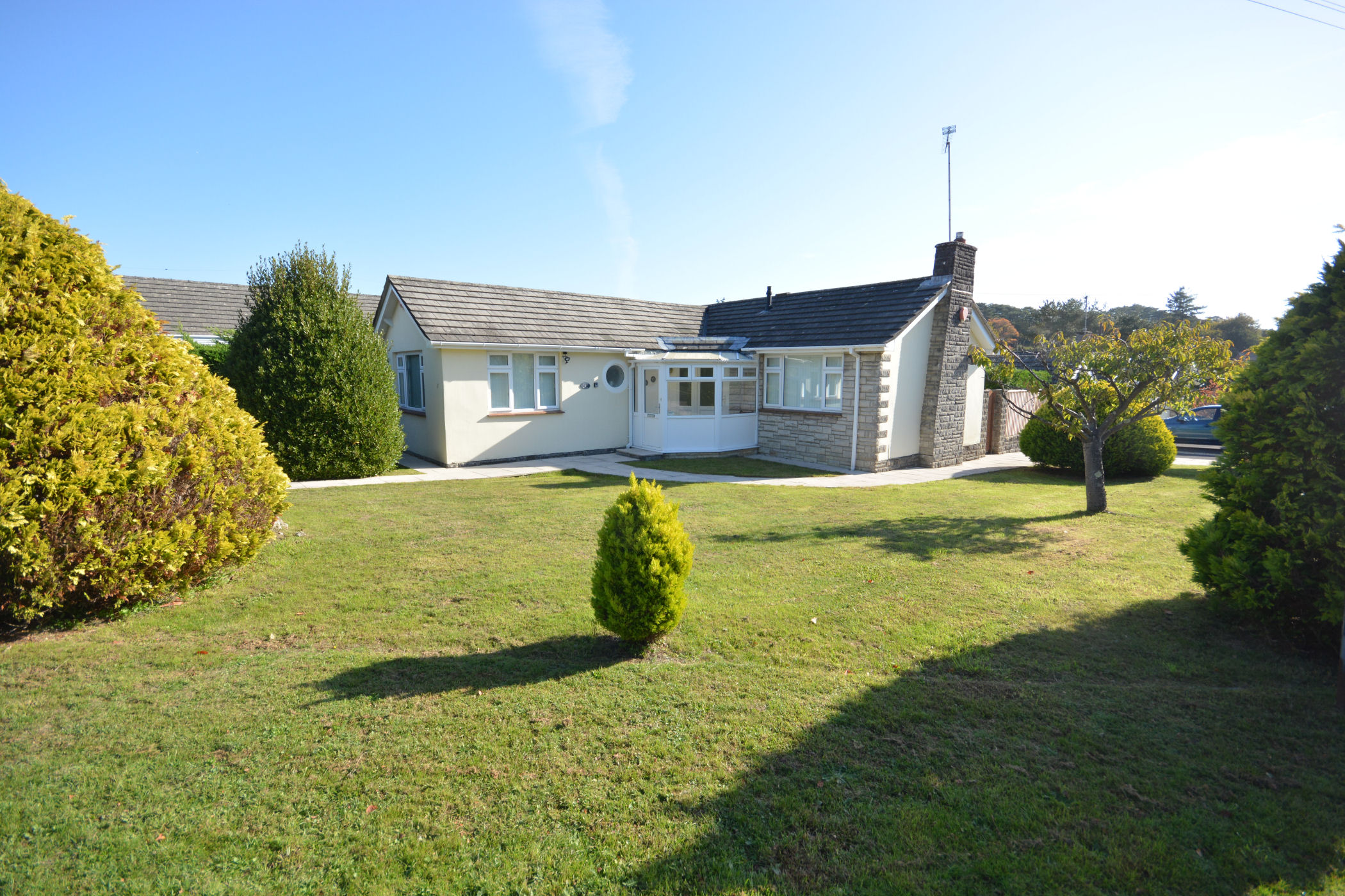 3 Bedroom Detached Bungalow : Troon Road, Broadstone