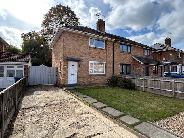 2 Bedroom Semi-Detached House : Plumer Road, Poole