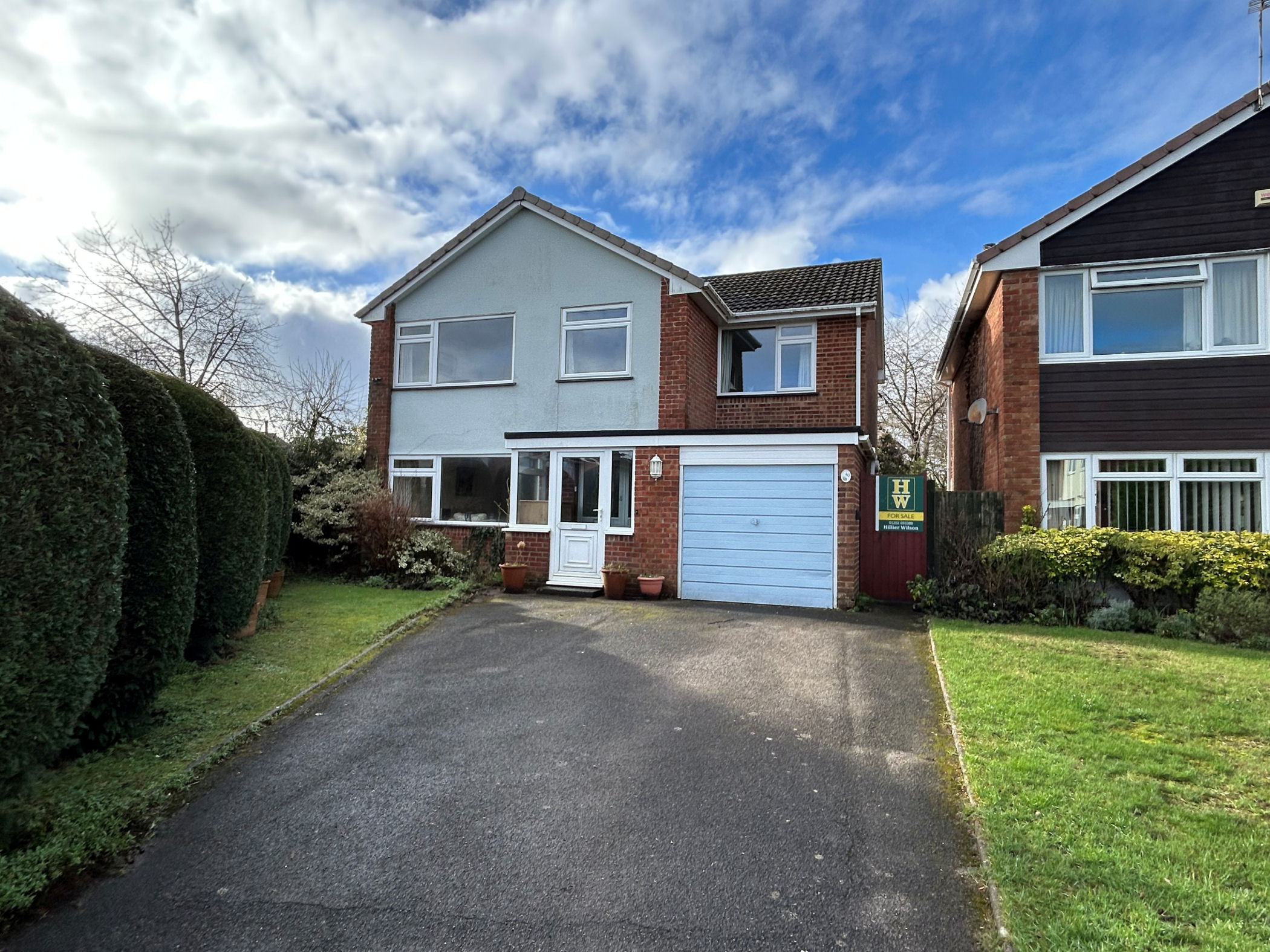 4 Bedroom Detached House : Rempstone Road, Merley, Wimborne