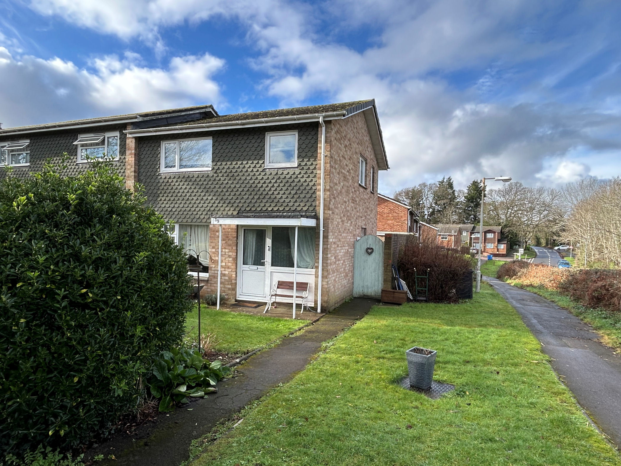 3 Bedroom End of Terrace House : Selkirk Close, Merley, Wimborne