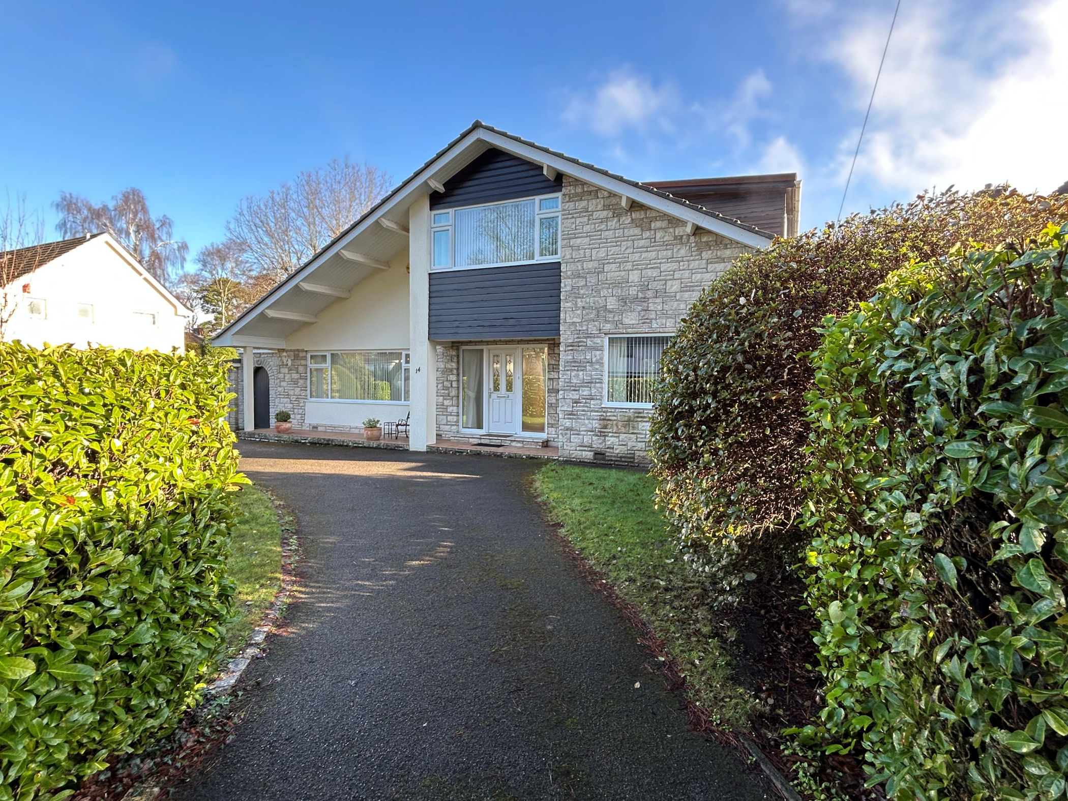 5 Bedroom Detached House : Merriefield Drive, Broadstone