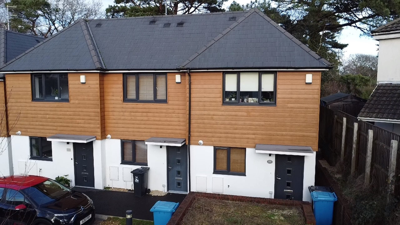 2 Bedroom End of Terrace House : Herbert Avenue, Poole