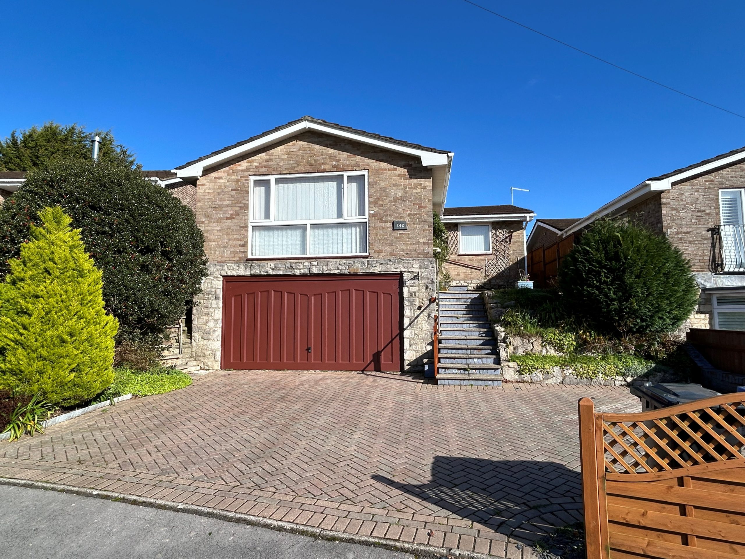 4 Bedroom Detached Bungalow : West Way, Broadstone