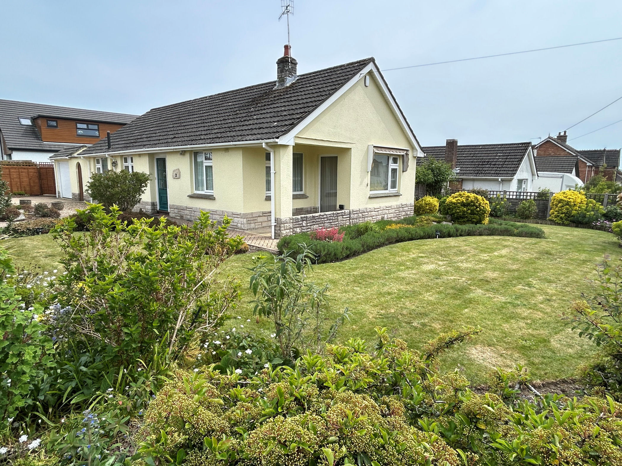 2 Bedroom Detached Bungalow : Lytham Road, Broadstone