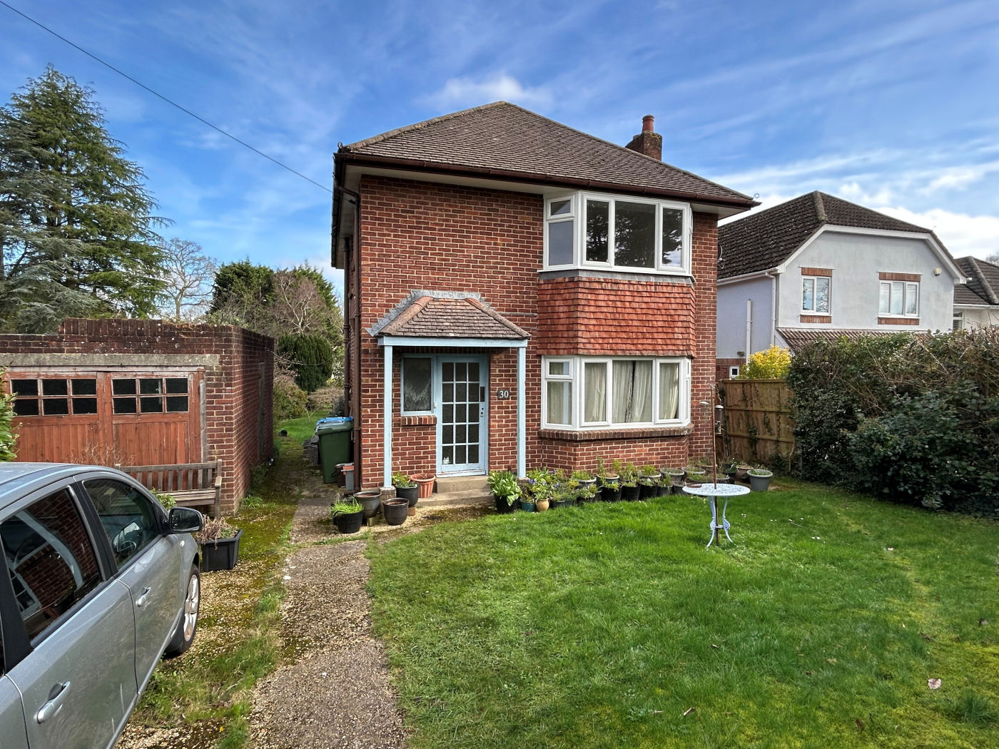 3 Bedroom Detached House : Abbotsbury Road, Broadstone