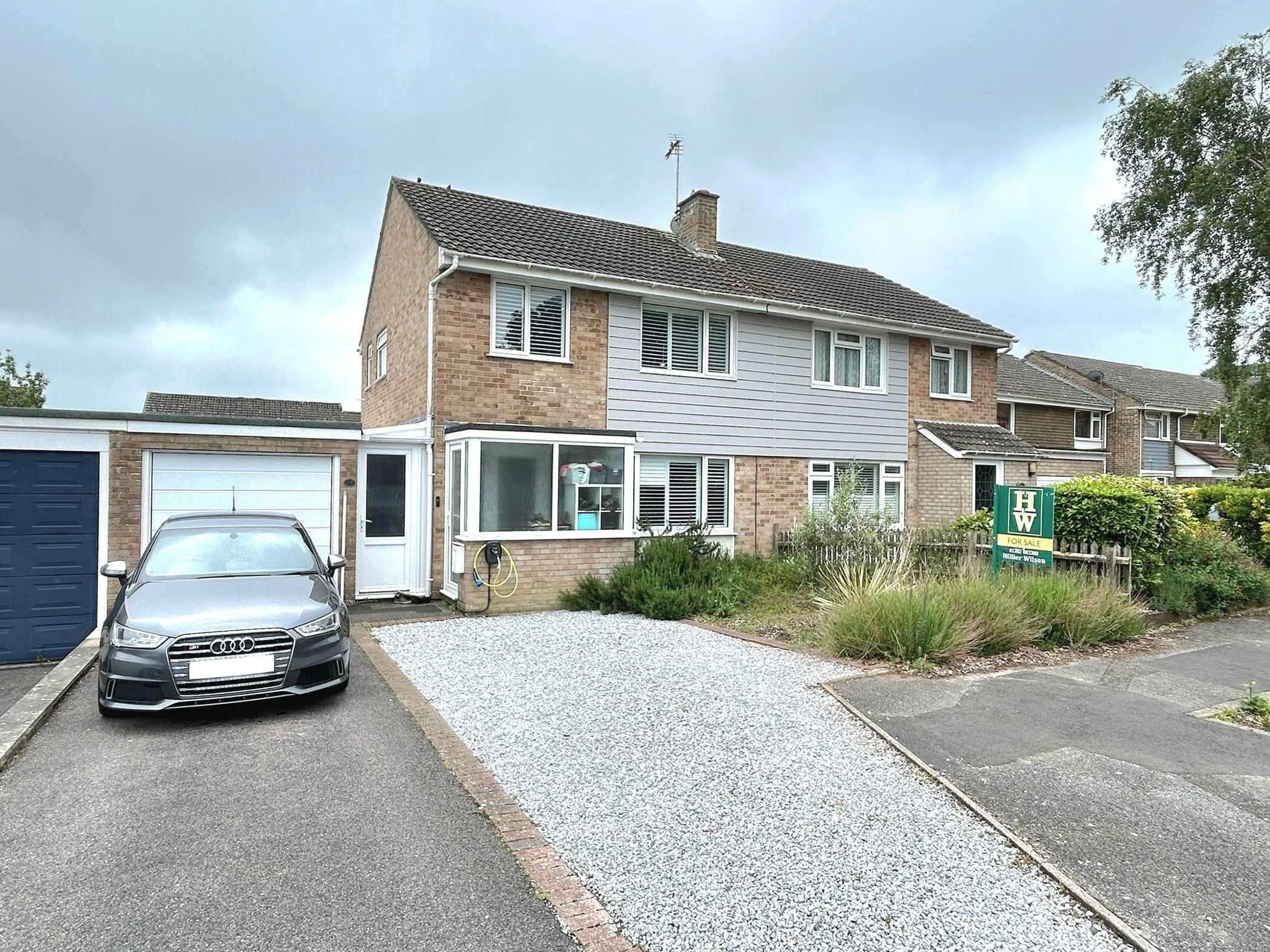 3 Bedroom Semi-Detached House : Chichester Walk, Merley, Wimborne