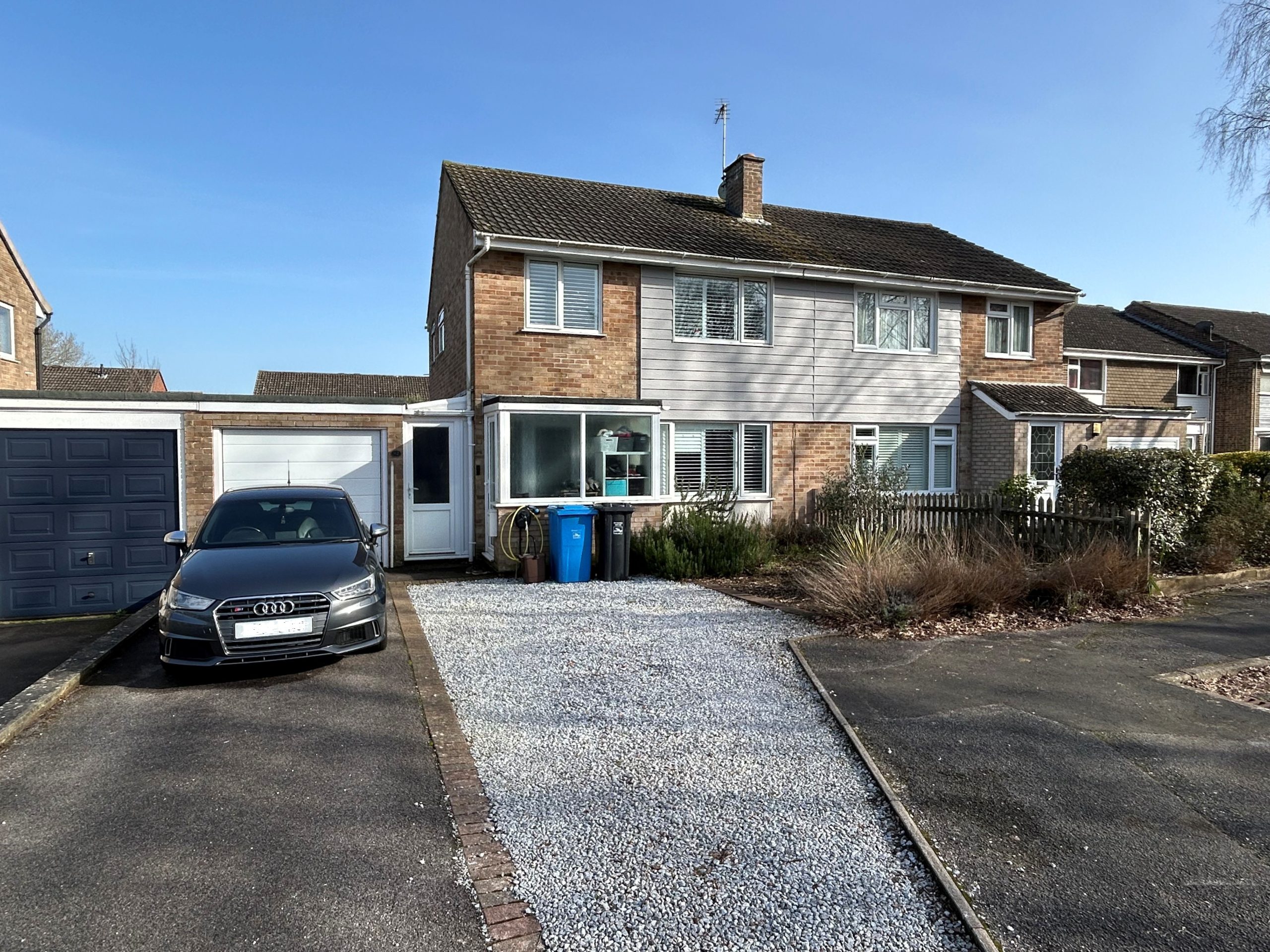 3 Bedroom Semi-Detached House : Chichester Walk, Merley, Wimborne