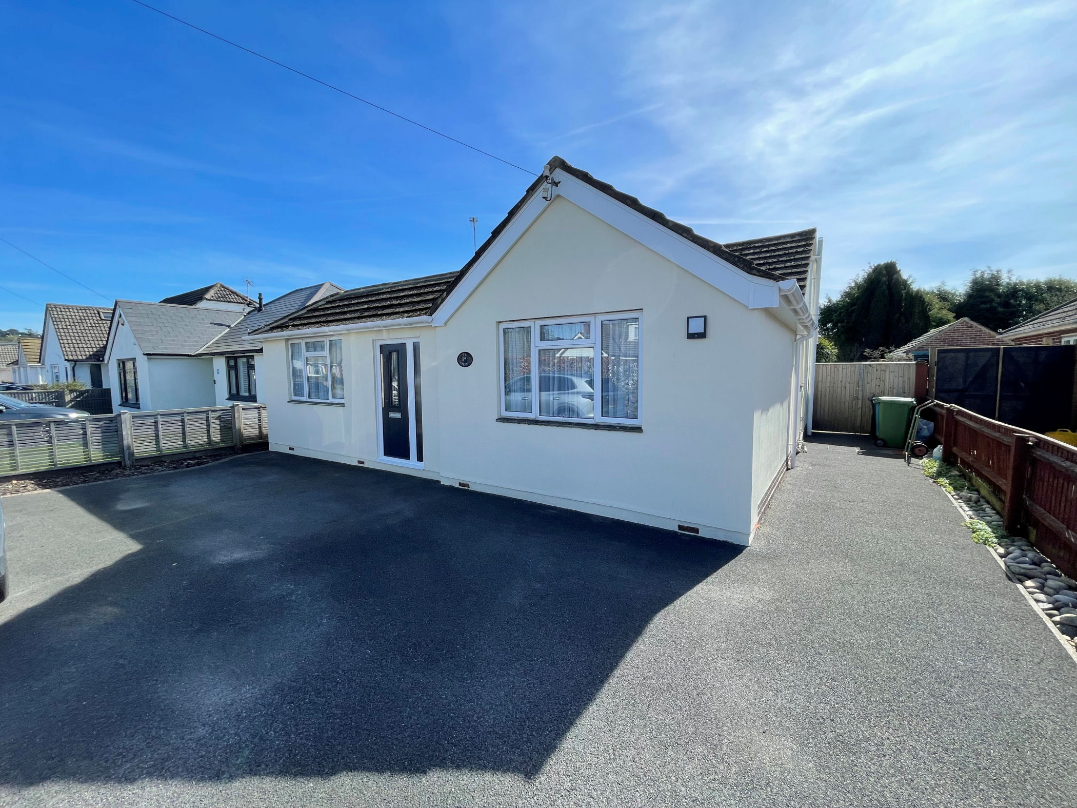 3 Bedroom Detached Bungalow : Bognor Road, Broadstone