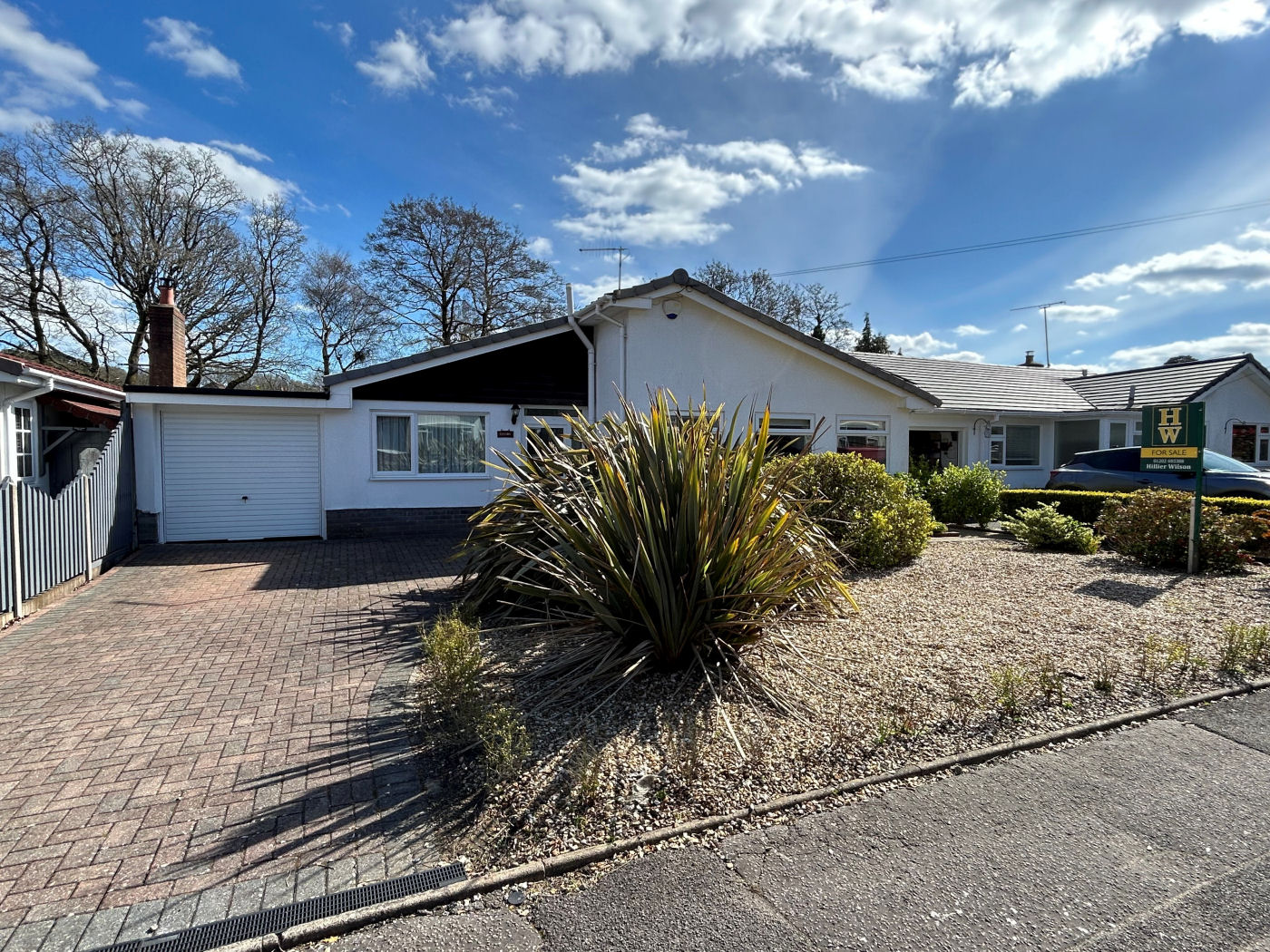 3 Bedroom Detached Bungalow : Silverdale Close, Broadstone