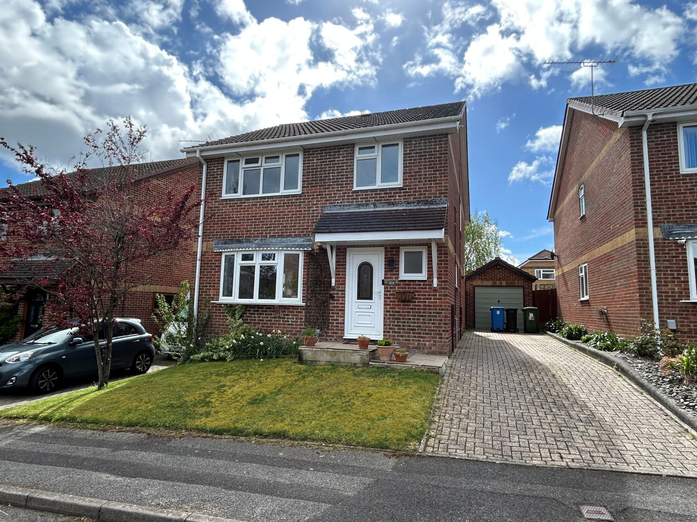 4 Bedroom Detached House : Lytchett Drive, Broadstone