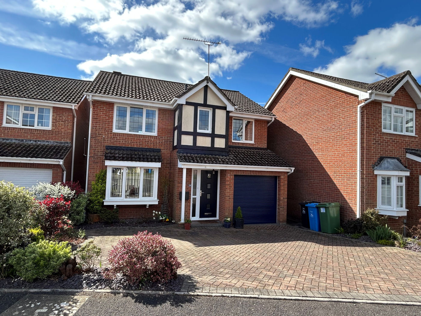 4 Bedroom Detached House : Linnet Road, Creekmoor
