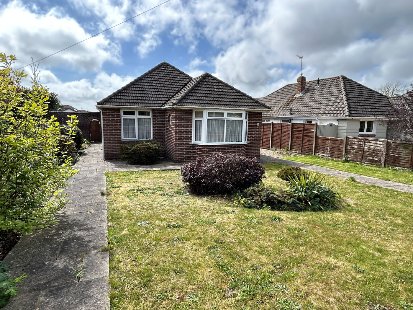 3 Bedroom Detached Bungalow : Lower Blandford Road, Broadstone