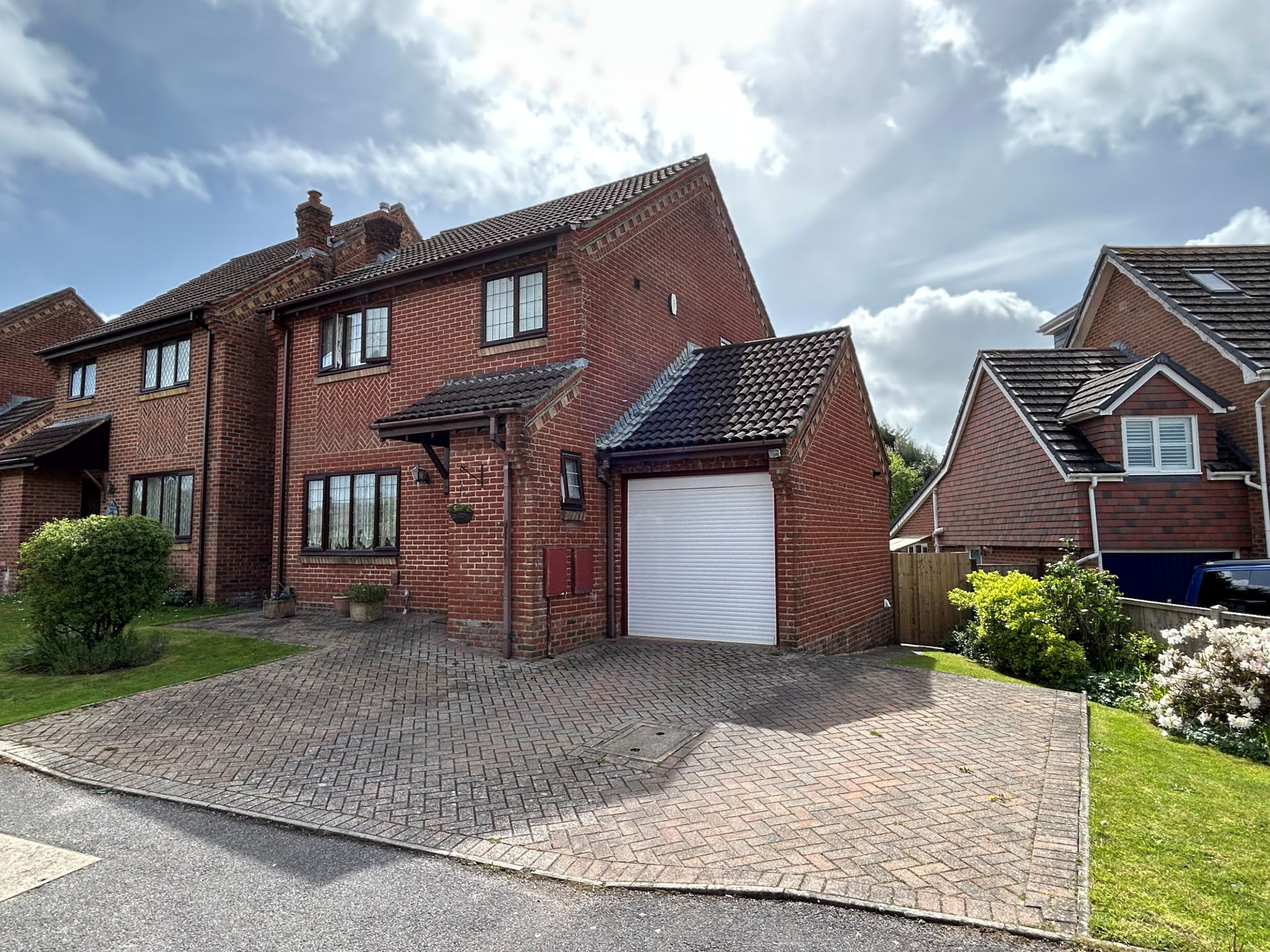 2 Bedroom Detached House : Edwina Drive, Poole