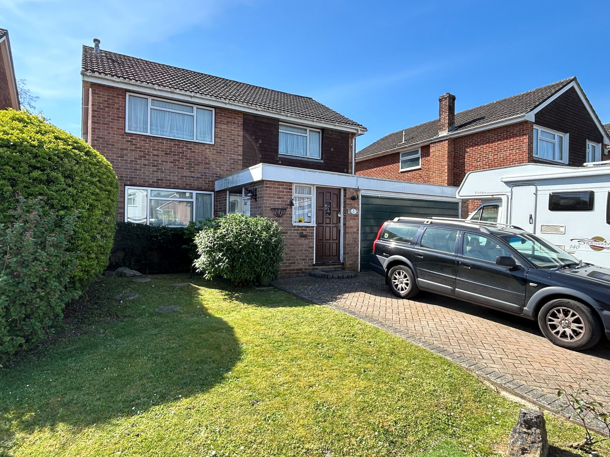 4 Bedroom Detached House : Rempstone Road, Merley
