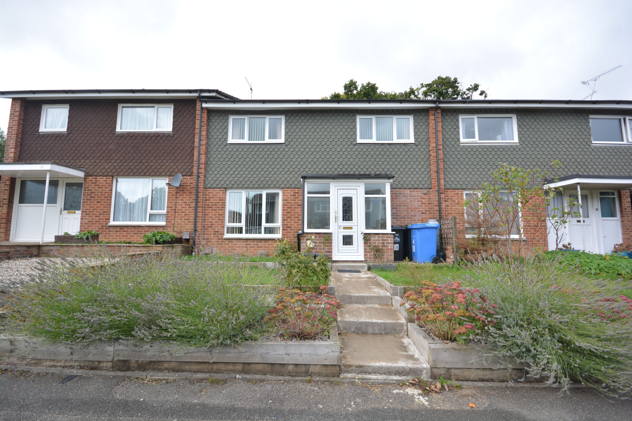 3 Bedroom Terraced House : Selkirk Close, Merley, Wimborne