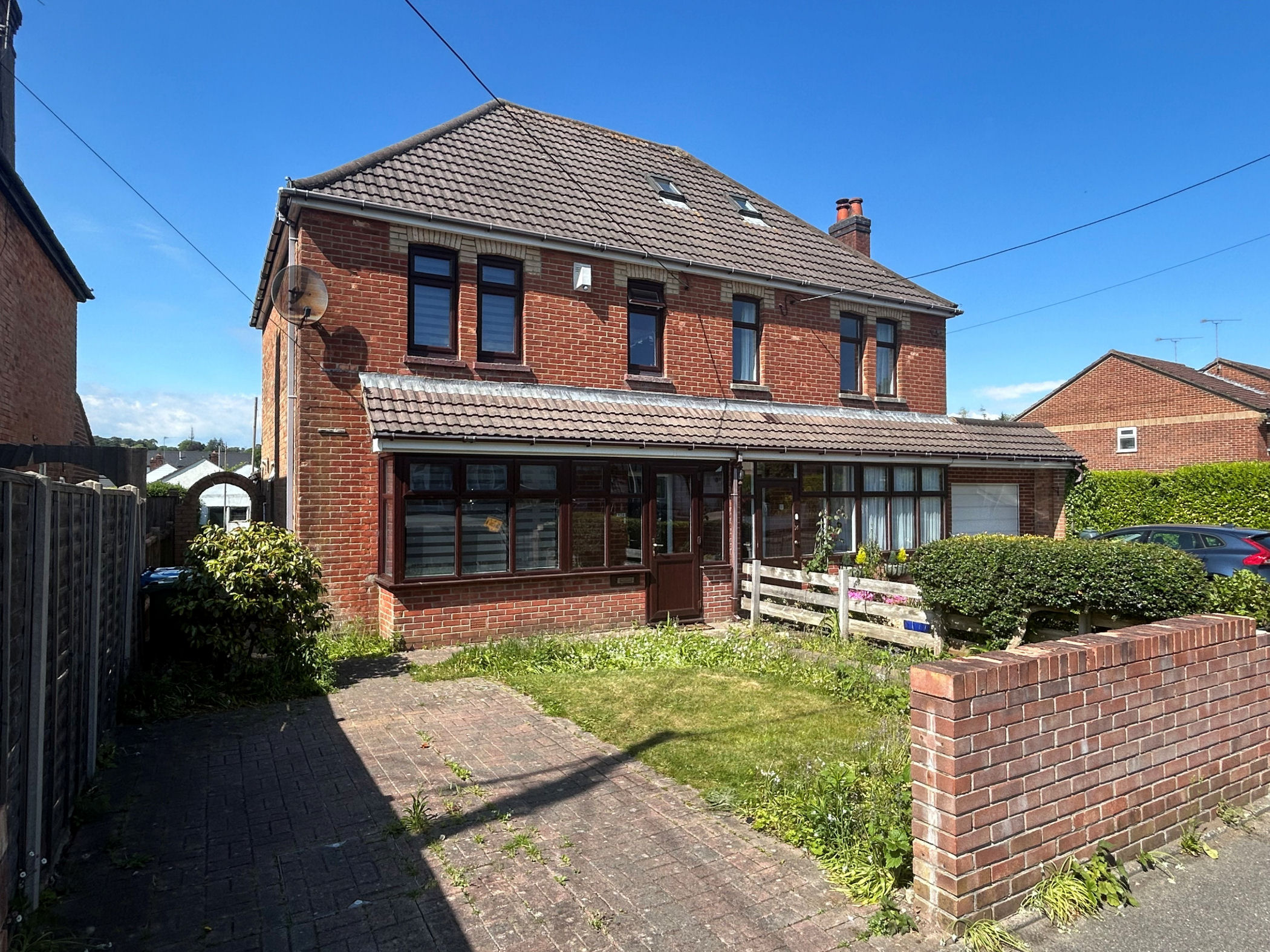 3 Bedroom Semi-Detached House : Clarendon Road, Broadstone